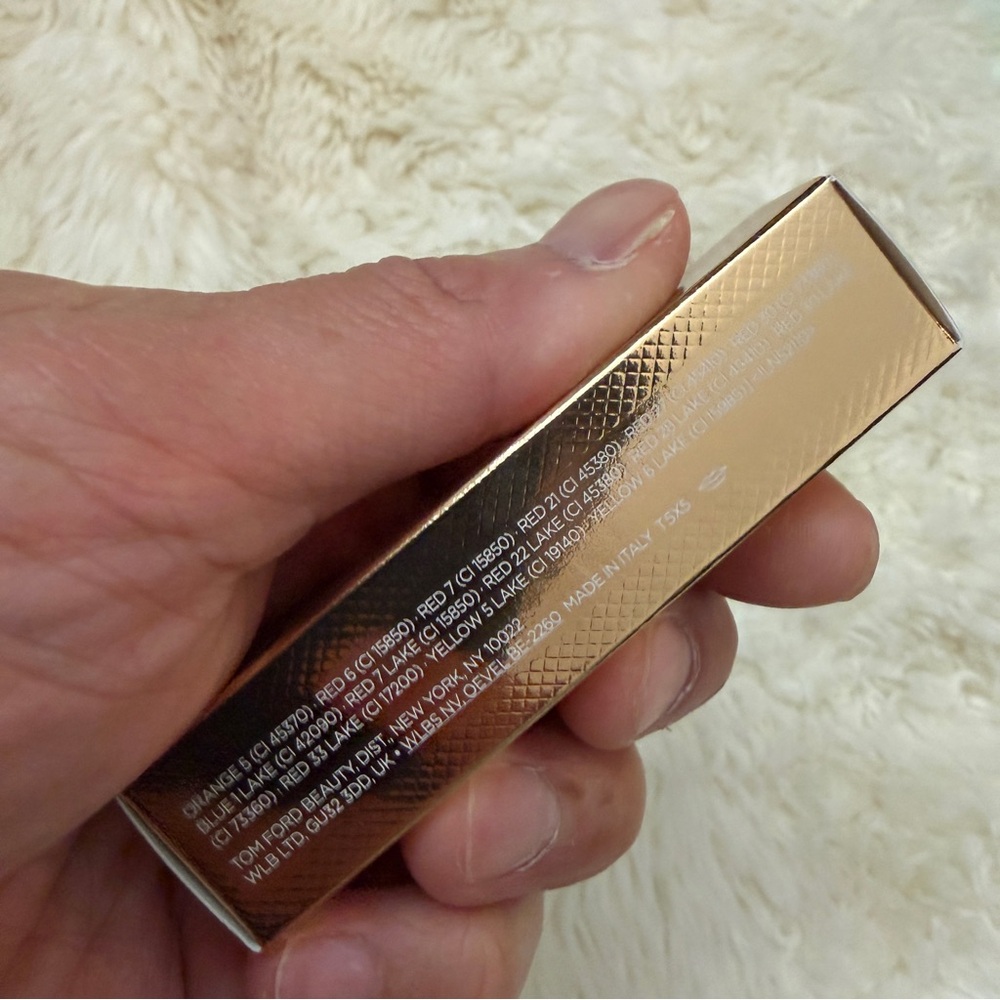 Tom Ford Soleil Lip Balm - 04 UNHIBITED - Picture 3 of 7